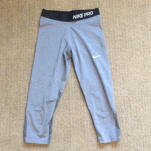 Girls Nike pro Capri leggings